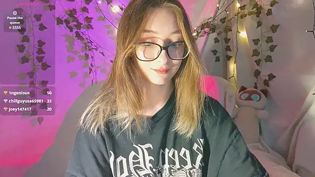 Snapshot of monlight__dana chatting on December 6, 3:06 pm monlight dana online show from December 6, 3:06 pm