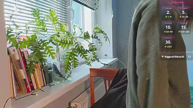 Snapshot of monlight__dana chatting on January 13, 1:17 pm monlight dana online show from January 13, 1:17 pm