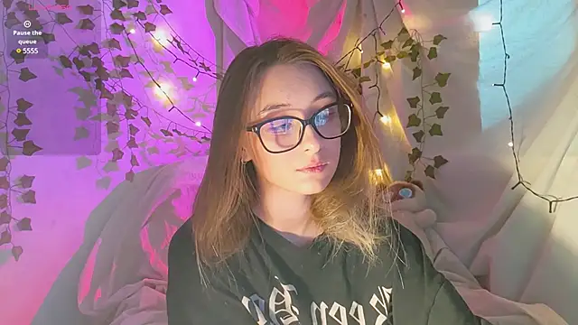 Snapshot of monlight__dana chatting on December 4, 9:12 am monlight dana online show from December 4, 9:12 am