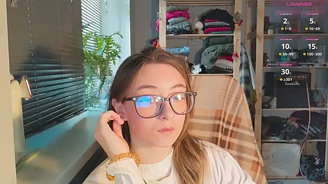 Snapshot of monlight__dana chatting on March 17, 1:29 pm monlight dana online show from March 17, 1:29 pm