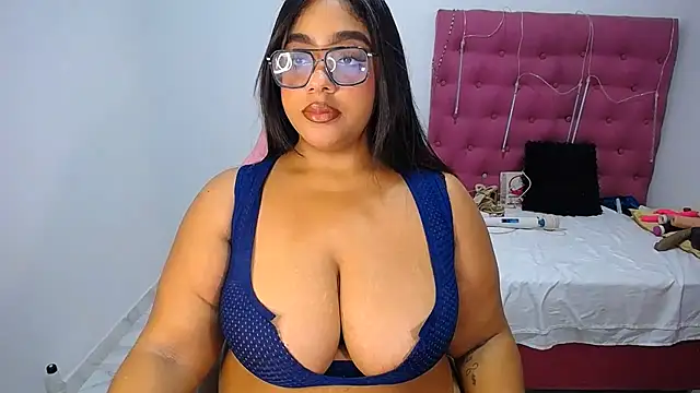 Snapshot of Mady_Kolemam chatting on July 8, 1:52 am Mady Kolemam online show from July 8, 1:52 am