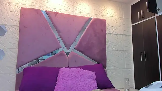 Charlotte Ice1 online show from November 30, 3:35 pm