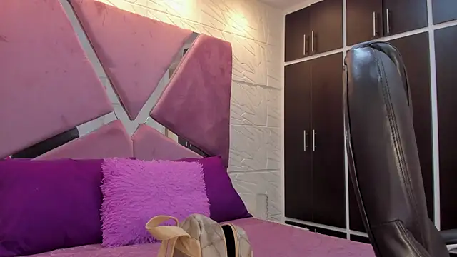 Charlotte Ice1 online show from November 28, 3:56 pm