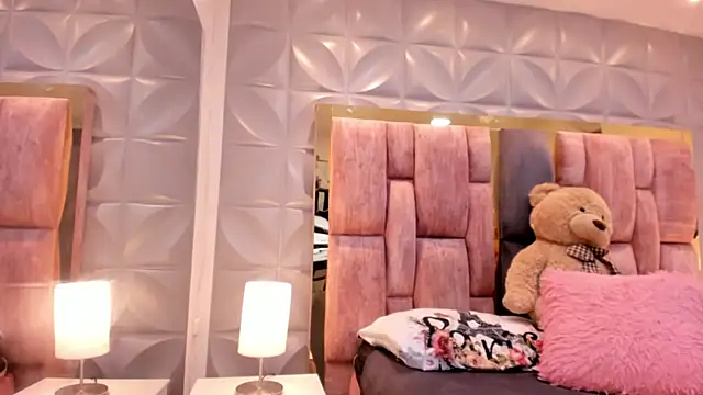 Charlotte Ice1 online show from April 18, 2:19 pm