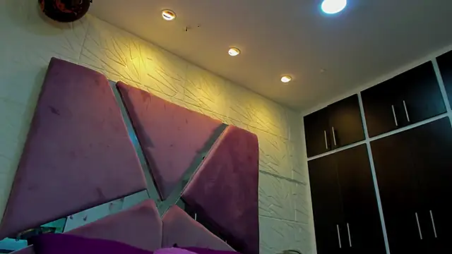 Charlotte Ice1 online show from November 15, 4:00 pm