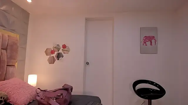 Charlotte Ice1 online show from March 18, 3:46 pm