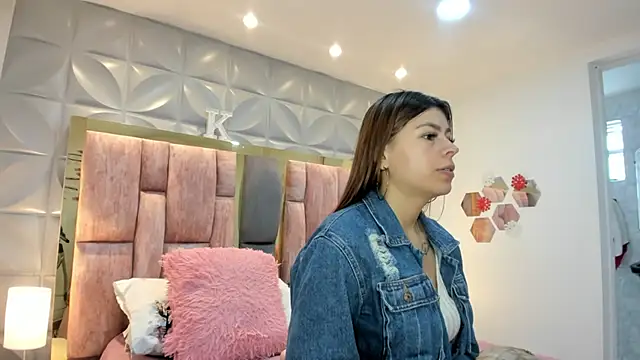 Snapshot of Charlotte_Ice1 chatting on January 18, 5:05 pm Charlotte Ice1 online show from January 18, 5:05 pm