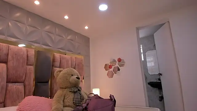 Charlotte Ice1 online show from March 21, 4:22 pm