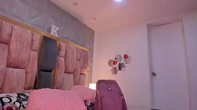 Snapshot of Charlotte_Ice1 chatting on February 7, 3:53 pm Charlotte Ice1 online show from February 7, 3:53 pm