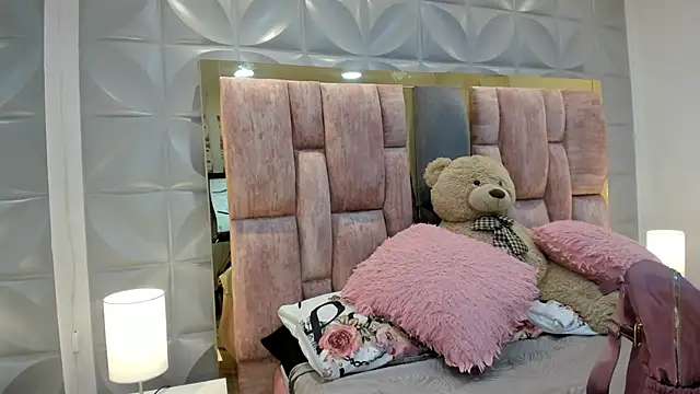 Charlotte Ice1 online show from May 19, 3:52 pm