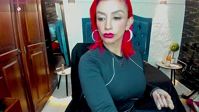 RedQueenMilf online show from October 17, 11:17 pm