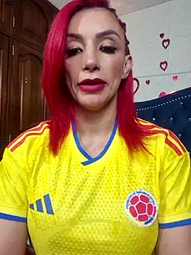 Snapshot of RedQueenMilf chatting on June 24, 12:09 am RedQueenMilf online show from June 24, 12:09 am