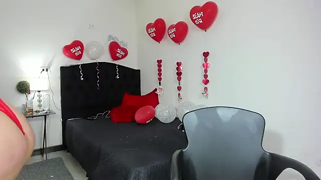 RedQueenMilf online show from February 14, 10:04 pm