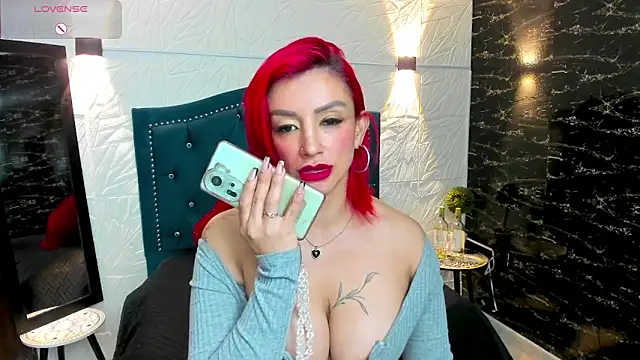 RedQueenMilf online show from September 22, 9:43 pm