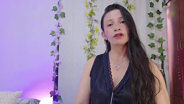 Snapshot of cattaleya1476 chatting on June 26, 5:19 pm cattaleya1476 online show from June 26, 5:19 pm