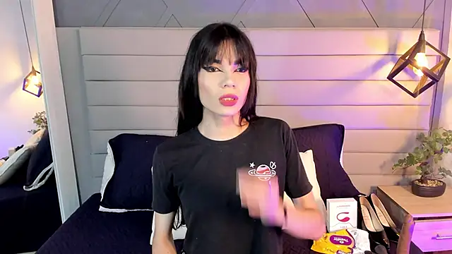 LadyLuminary online show from November 6, 7:40 pm