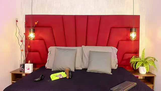 LadyLuminary online show from December 4, 8:19 pm