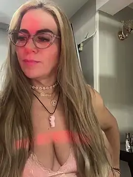 Snapshot of LARIANA_RIVERA23 chatting on February 21, 6:29 am LARIANA RIVERA23 online show from February 21, 6:29 am
