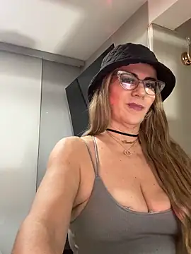 Snapshot of LARIANA_RIVERA23 chatting on February 28, 4:32 am LARIANA RIVERA23 online show from February 28, 4:32 am