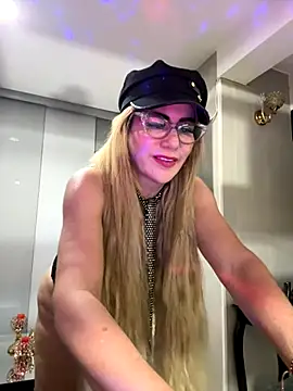 Snapshot of LARIANA_RIVERA23 chatting on September 9, 4:00 am LARIANA RIVERA23 online show from September 9, 4:00 am