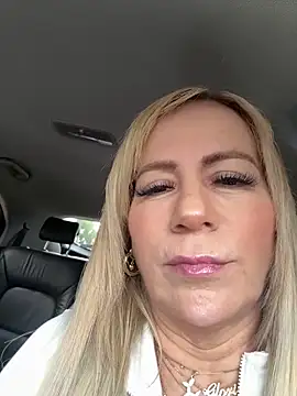 LARIANA RIVERA23 online show from April 23, 2:08 pm
