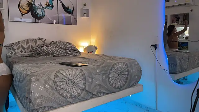 wendy alejo1712 online show from February 6, 12:33 am