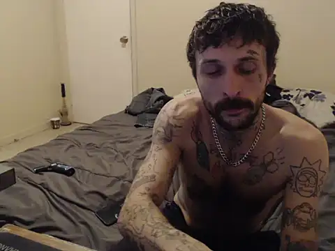 Snapshot of hungandtatted666 chatting on February 5, 1:58 am hungandtatted666 online show from February 5, 1:58 am
