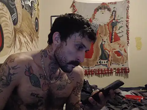 Snapshot of hungandtatted666 chatting on January 25, 3:51 am hungandtatted666 online show from January 25, 3:51 am