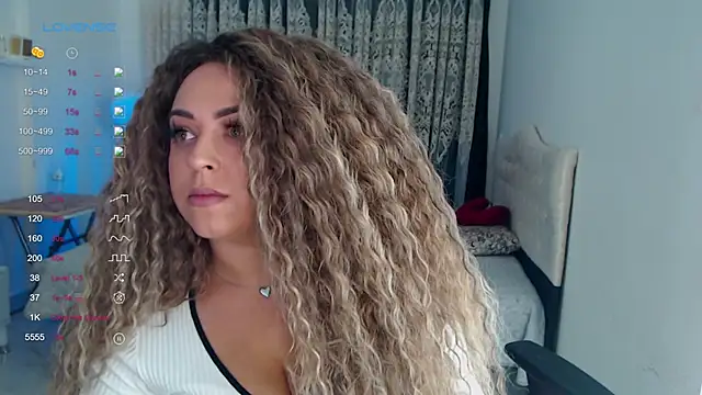 Snapshot of _Just_a_queen_3 chatting on December 2, 5:03 pm Just a queen 3 online show from December 2, 5:03 pm