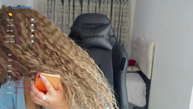 Snapshot of _Just_a_queen_3 chatting on November 25, 9:53 am Just a queen 3 online show from November 25, 9:53 am