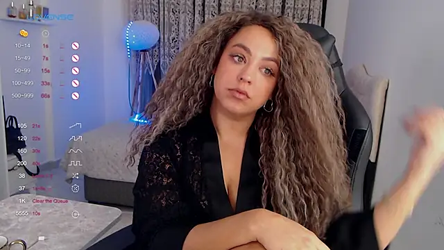 Snapshot of _Just_a_queen_3 chatting on October 12, 5:25 pm  Just a queen 3 online show from October 12, 5:25 pm