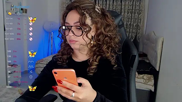  Just a queen 3 online show from February 3, 7:24 am