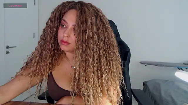  Just a queen 3 online show from March 6, 4:07 am