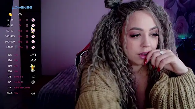 Snapshot of _Just_a_queen_3 chatting on February 1, 6:51 pm  Just a queen 3 online show from February 1, 6:51 pm