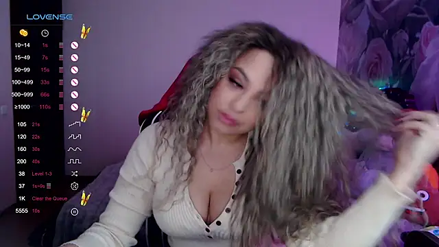 Snapshot of _Just_a_queen_3 chatting on February 4, 10:10 am  Just a queen 3 online show from February 4, 10:10 am