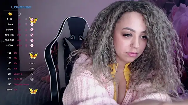 Snapshot of _Just_a_queen_3 chatting on February 15, 9:27 am  Just a queen 3 online show from February 15, 9:27 am