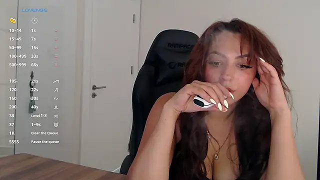  Just a queen 3 online show from May 17, 10:37 am