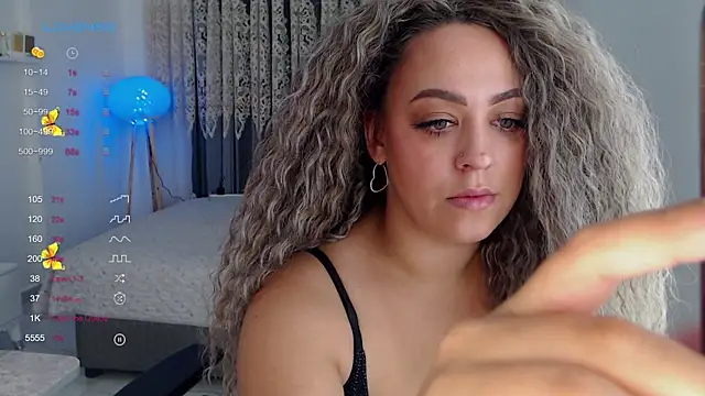 Snapshot of _Just_a_queen_3 chatting on November 11, 9:59 am Just a queen 3 online show from November 11, 9:59 am