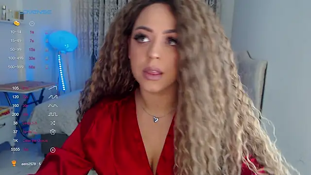 Snapshot of _Just_a_queen_3 chatting on November 28, 6:52 pm Just a queen 3 online show from November 28, 6:52 pm