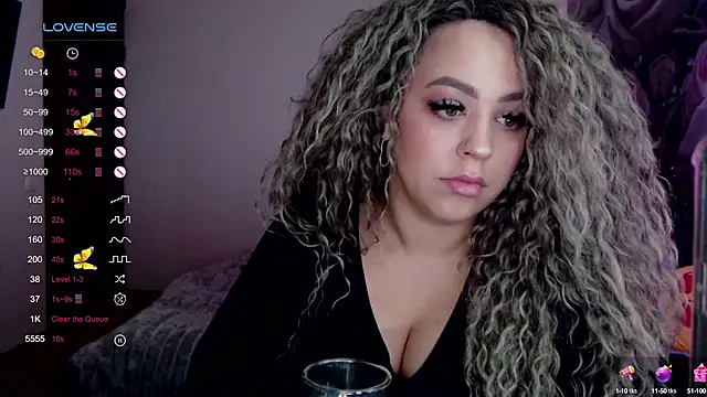 Snapshot of _Just_a_queen_3 chatting on March 3, 6:35 pm  Just a queen 3 online show from March 3, 6:35 pm