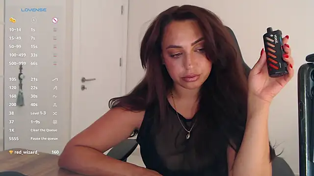 Snapshot of _Just_a_queen_3 chatting on June 25, 5:29 pm Just a queen 3 online show from June 25, 5:29 pm