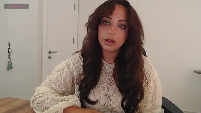 Snapshot of _Just_a_queen_3 chatting on June 29, 9:05 am Just a queen 3 online show from June 29, 9:05 am