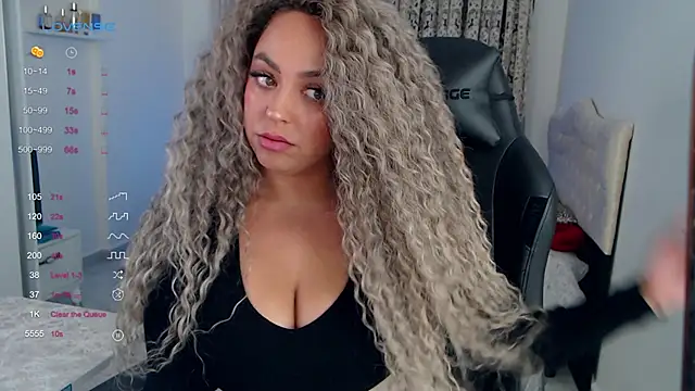 Snapshot of _Just_a_queen_3 chatting on October 14, 1:01 pm  Just a queen 3 online show from October 14, 1:01 pm