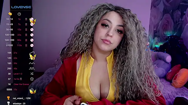 Snapshot of _Just_a_queen_3 chatting on February 6, 9:17 pm  Just a queen 3 online show from February 6, 9:17 pm