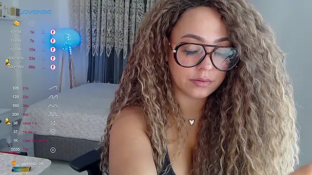 Snapshot of _Just_a_queen_3 chatting on November 16, 7:13 am Just a queen 3 online show from November 16, 7:13 am