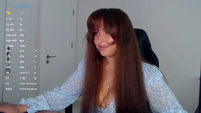  Just a queen 3 online show from April 14, 6:02 pm