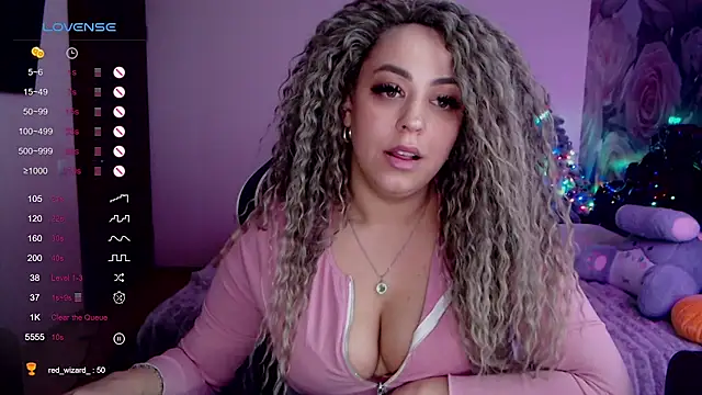 Snapshot of _Just_a_queen_3 chatting on January 13, 8:04 pm  Just a queen 3 online show from January 13, 8:04 pm