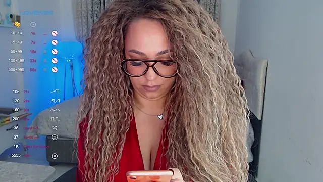  Just a queen 3 online show from December 16, 9:02 am