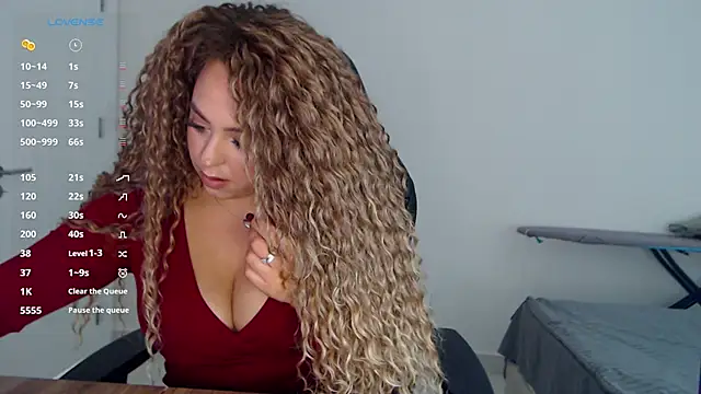  Just a queen 3 online show from February 26, 10:15 am