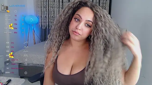 Snapshot of _Just_a_queen_3 chatting on November 7, 4:11 pm Just a queen 3 online show from November 7, 4:11 pm